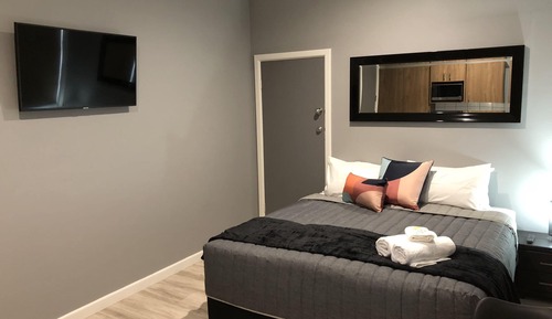 Studio King with External Bathroom