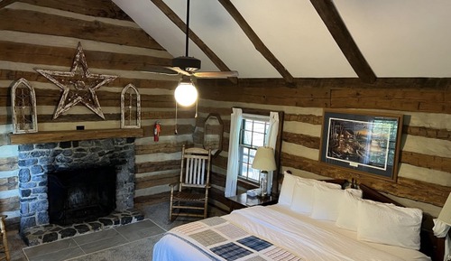 Room, Private Bathroom (Tye River)