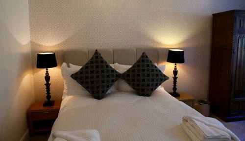 Double Rm with Garden View- Ensuite Shower- Rm 1