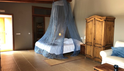 Family Room (Sapphire)