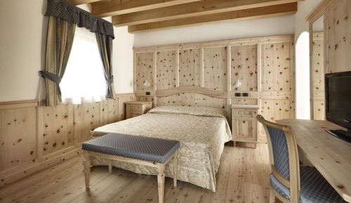 Comfort Room, Balcony, Lake View
