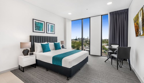 Studio City View Suite Queen