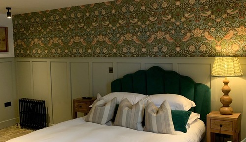 Classic Double Room, 1 King Bed (pet-friendly)