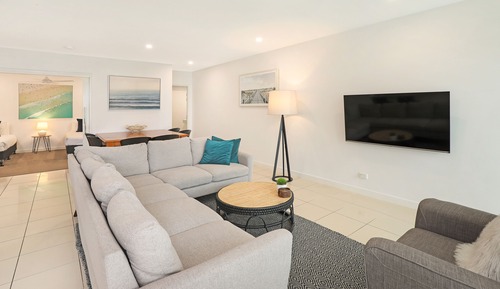 One Bedroom Apartment with Sea View