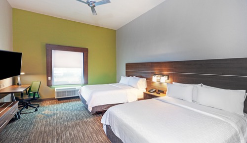 Suite, 2 Queen Beds (Extra Floor Space)