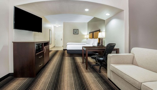 Deluxe Suite, 1 King Bed, Accessible, Non Smoking (Mobility/Hearing, Tub w/ Grab Bars)