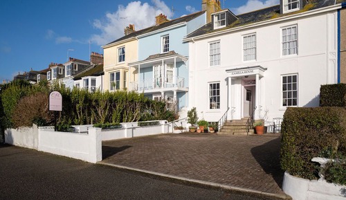 Luxury Apartment, Private Bathroom ( Weekly Let)