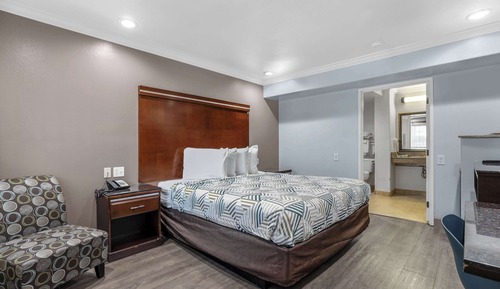 Deluxe Room, 1 Double Bed, Non Smoking, Refrigerator & Microwave
