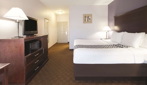 Room, 1 King Bed, Accessible, Non Smoking (Mobility/Hearing, Tub w/ Grab Bars)
