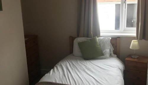 Single Room, Private Bathroom