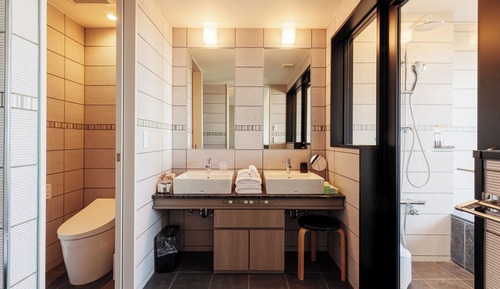 Deluxe Room with Ocean View Bathroom