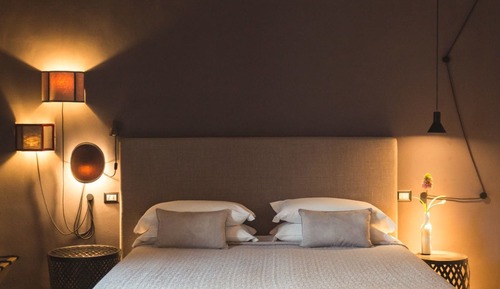 Superior Suite (Mauve)