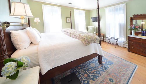 Room, 1 King Bed, Non Smoking (Eastlake Room)