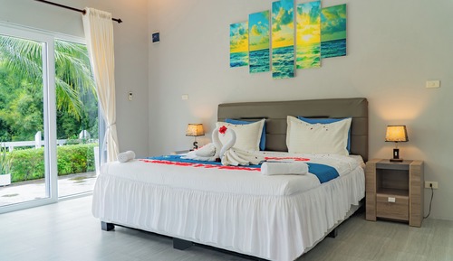 Deluxe Bungalow, 1 King Bed, Non Smoking, Beach View