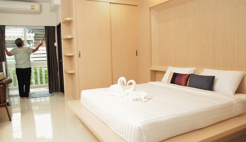 Deluxe Suite, 1 King Bed, Non Smoking, Garden View
