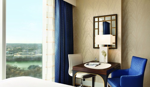 Deluxe Room, 2 Queen Beds, Roll-in Shower
