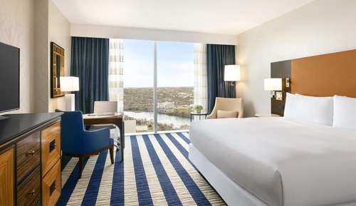 Fairmont Room, 1 King Bed, Roll-in Shower