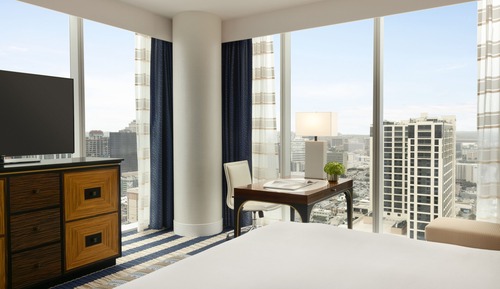 Signature Corner Room, 1 King Bed