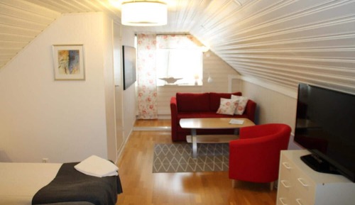 Family Room (3 Adults, 2 Children)