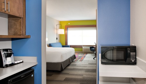 Standard Room, 1 King Bed, Roll-in Shower (Mobility, Accessible Tub)