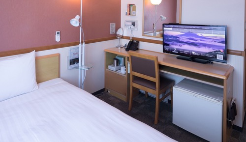 Economy Room, Smoking
