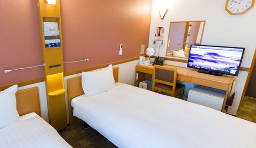 Twin Room, Smoking