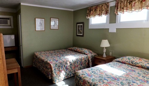 Room, 1 Queen and 1 Double Bed