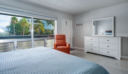 Studio Suite, 1 King Bed, Kitchen