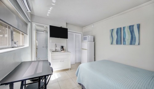 Basic Room, 1 Queen Bed