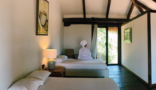 Standard Bungalow, 1 King Bed, Partial Ocean View