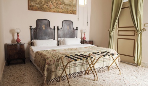 Junior Double or Twin Room, Courtyard View