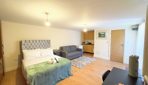 Classic Studio Suite, Private Bathroom, Garden View