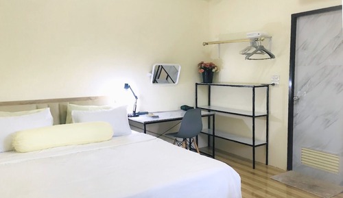 Comfort Room, 1 King Bed, Non Smoking, Private Bathroom