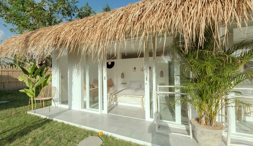 Deluxe Studio Suite, Pool View
