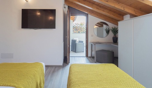 Apartment (Dream Lake Apartment 1)