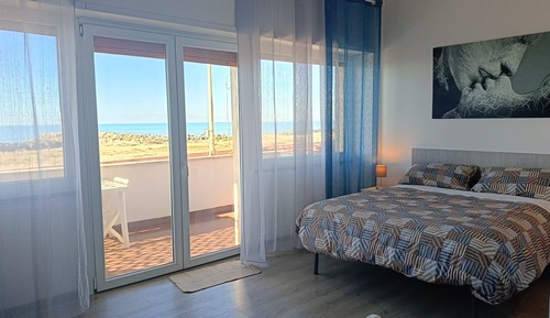 Studio, Sea View