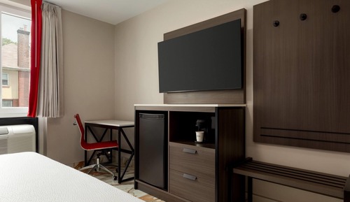 Room, 1 King Bed, Accessible, Non Smoking (Mobility, Roll-in Shower)