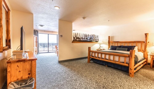 Comfort Suite, 1 King Bed, Non Smoking, Balcony