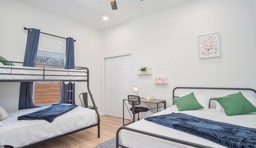 House (4 Bedrooms)