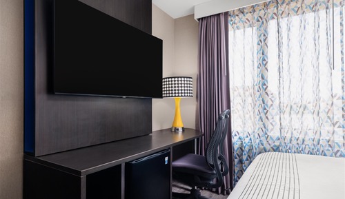 Standard Room, 1 Queen Bed, Non Smoking (Shower Only)