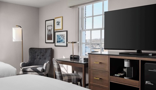 Room, 2 Queen Beds, Accessible, River View (Bathtub)