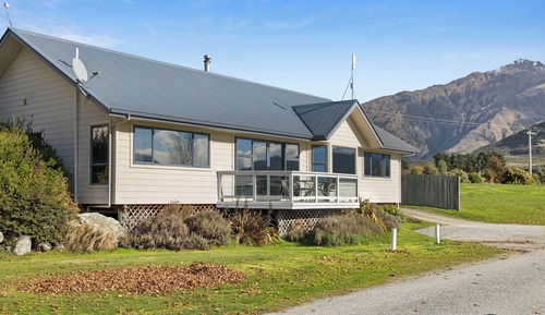 Superior Lake View 3 Bedroom House