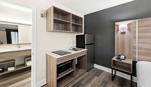 Room, 1 King Bed, Accessible, Non Smoking (Accessible Tub)