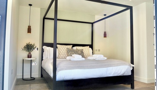 Junior Studio Suite