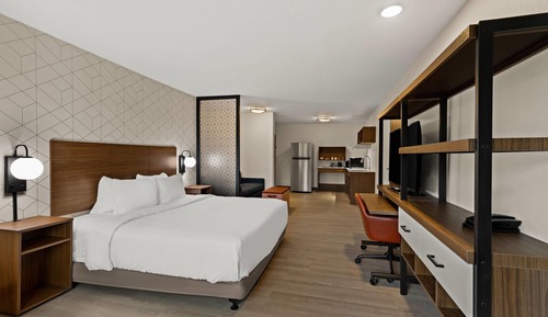 Standard Room, 1 King Bed, Non Smoking, Connecting Rooms