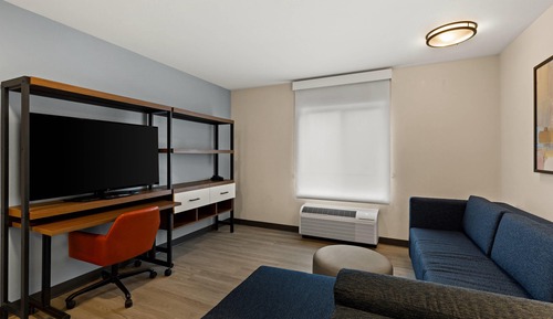 Suite, 1 King Bed, Accessible, Non Smoking