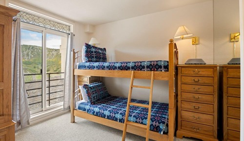 Standard Condo, 3 Bedrooms, Balcony, Mountain View (Chamonix 32)