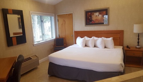Luxury Room, 1 King Bed, Smoking, Jetted Tub