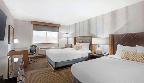 Standard Room, 2 Queen Beds, Non Smoking, Mountain View