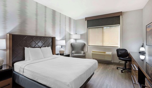 Standard Room, 1 Queen Bed, Accessible, Non Smoking